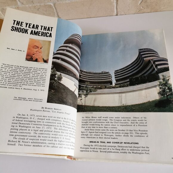 1974 Year Book Encyclopedia Vintage Birthday Gift Annual Recap Grolier Gen X - Picture 6 of 9